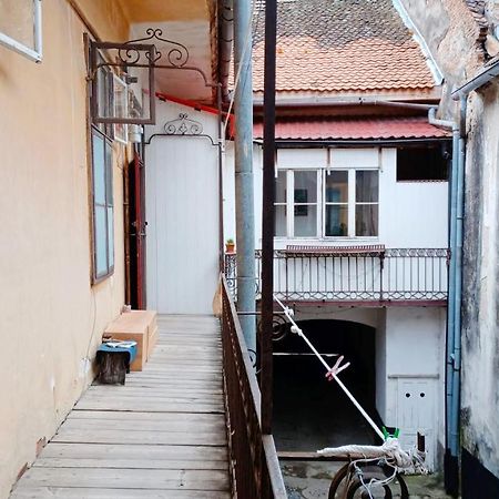 Charming Vintage Apartment Piata Sfatului Brașov Exterior foto